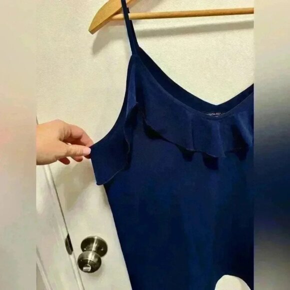 Banana Republic women’s ruffle sleeveless tank top navy blue size medium - Picture 2 of 9